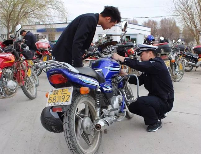 买摩托车能骑多少年?哪个品牌会更耐用?用几位摩友的经历回答你
